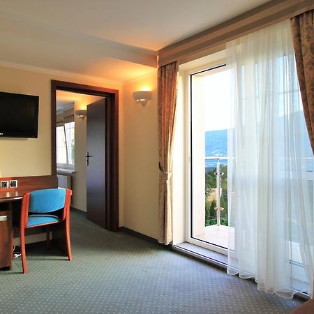 Willa Pod Skrzydlami Hotel Międzybrodzie Bialskie Buitenkant foto