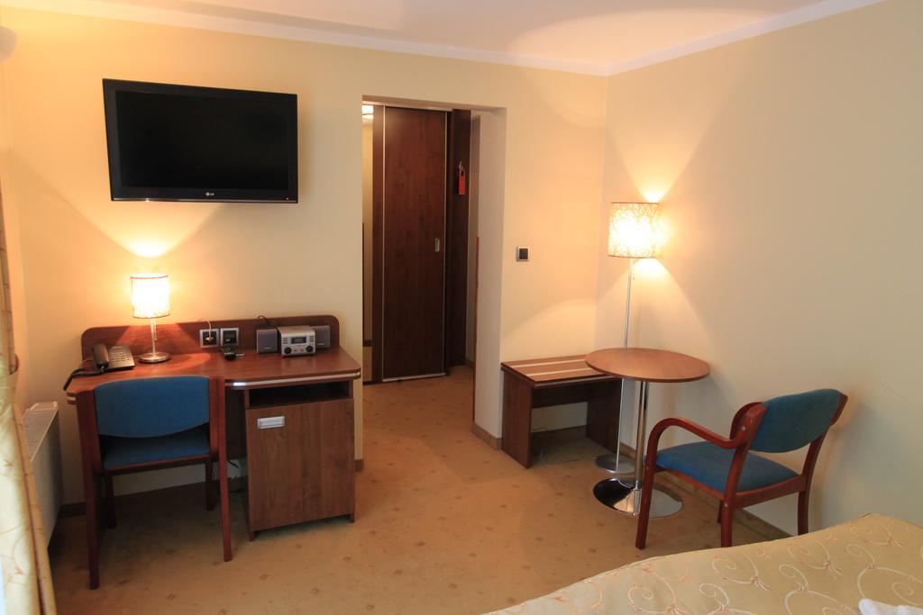 Willa Pod Skrzydlami Hotel Międzybrodzie Bialskie Buitenkant foto