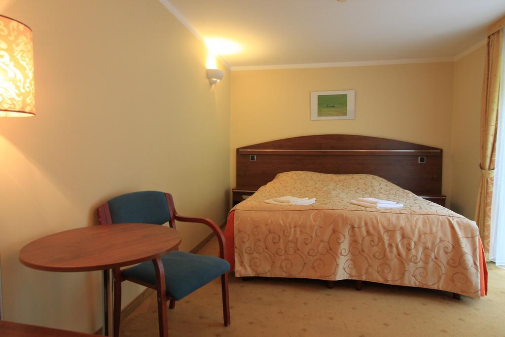 Willa Pod Skrzydlami Hotel Międzybrodzie Bialskie Buitenkant foto