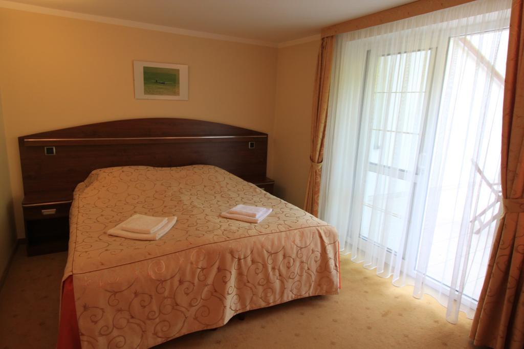 Willa Pod Skrzydlami Hotel Międzybrodzie Bialskie Buitenkant foto