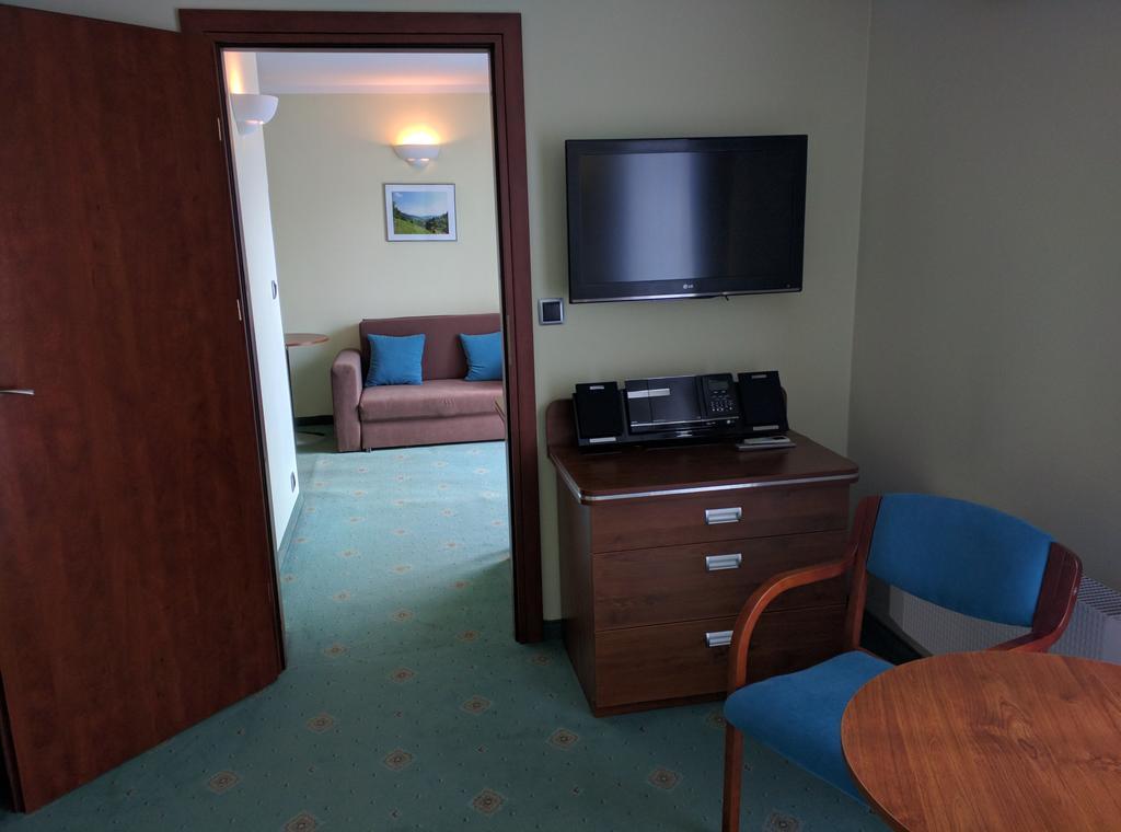 Willa Pod Skrzydlami Hotel Międzybrodzie Bialskie Buitenkant foto