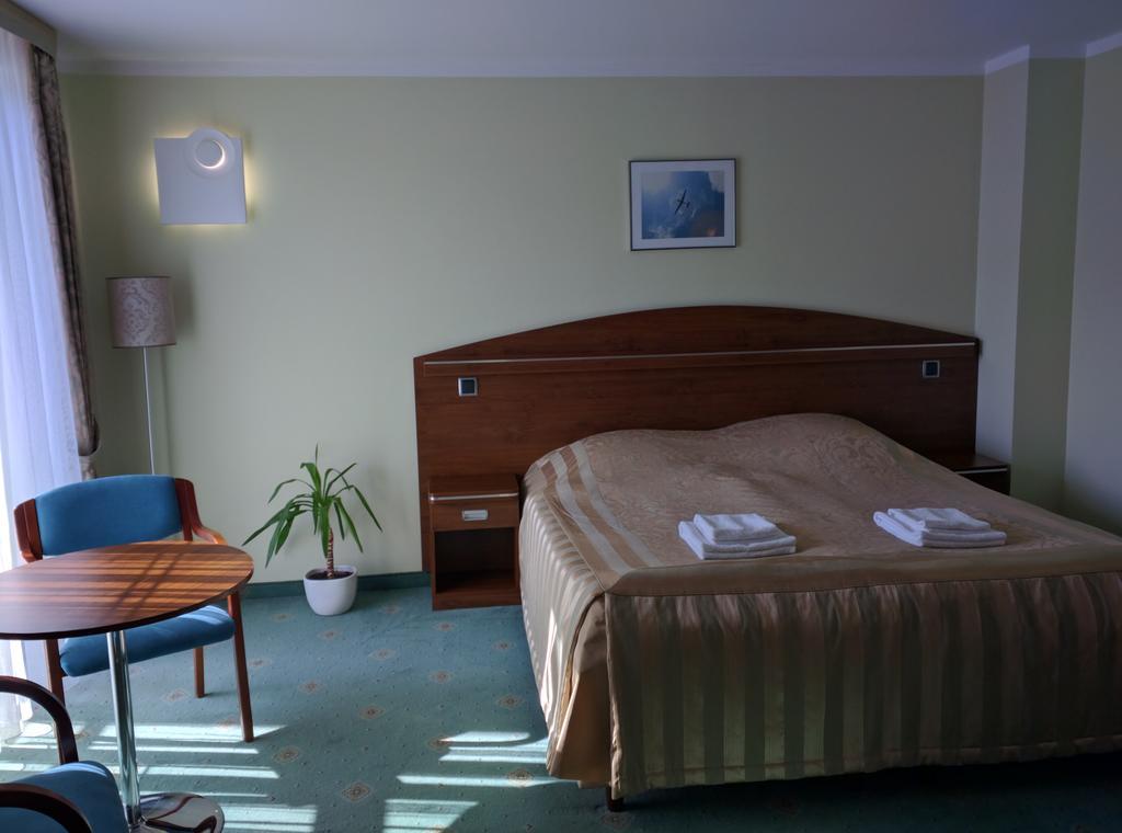 Willa Pod Skrzydlami Hotel Międzybrodzie Bialskie Buitenkant foto