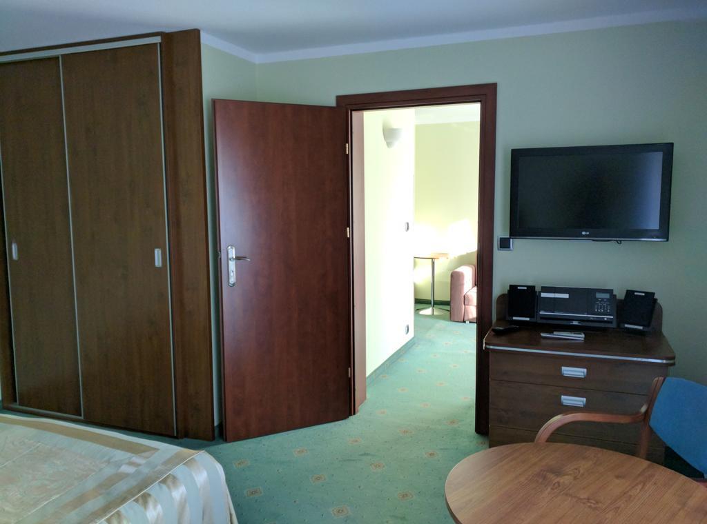 Willa Pod Skrzydlami Hotel Międzybrodzie Bialskie Buitenkant foto