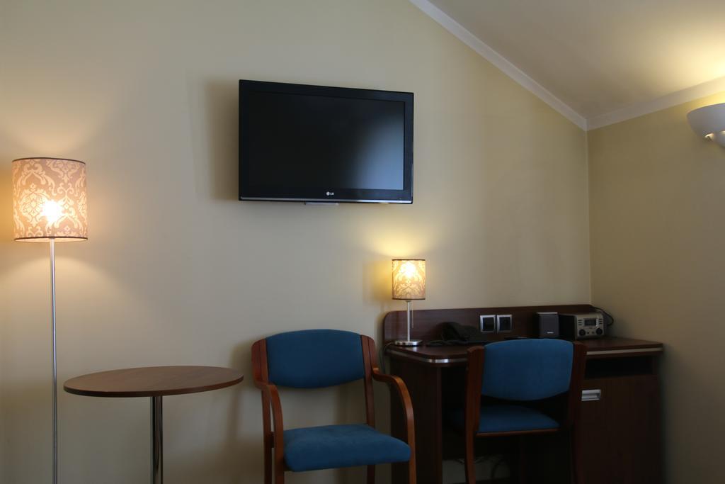 Willa Pod Skrzydlami Hotel Międzybrodzie Bialskie Buitenkant foto