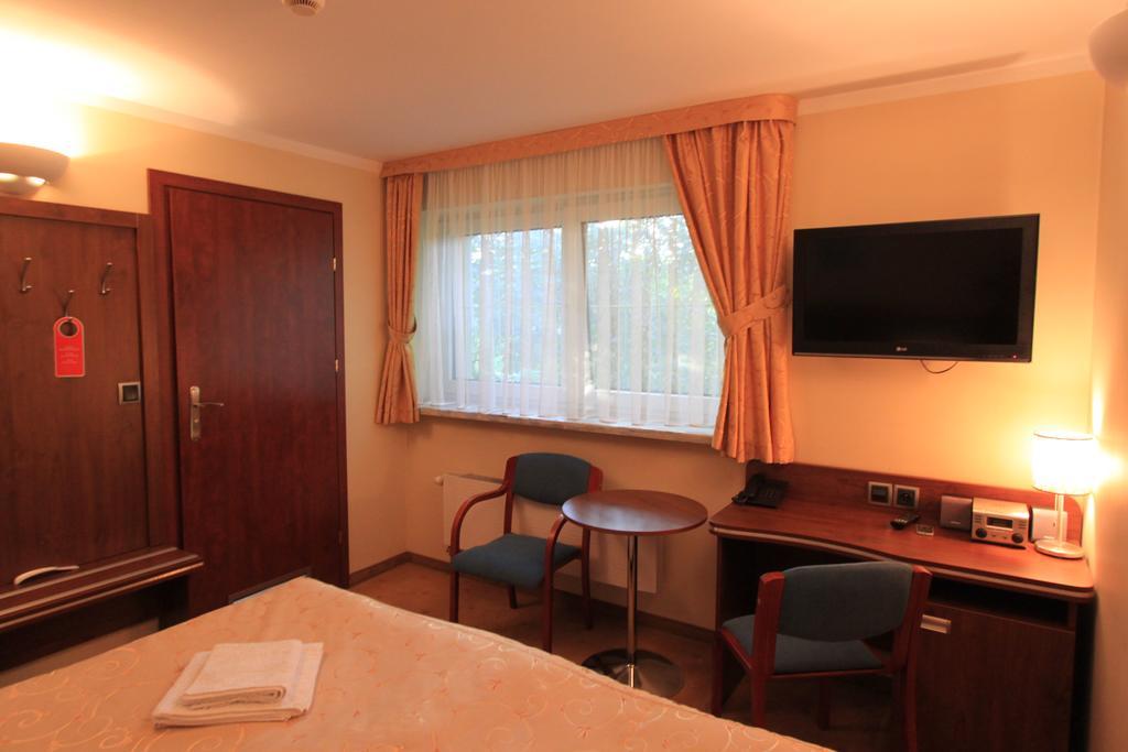 Willa Pod Skrzydlami Hotel Międzybrodzie Bialskie Buitenkant foto