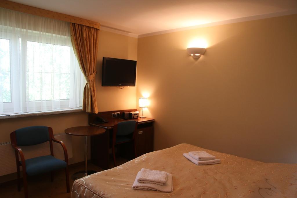 Willa Pod Skrzydlami Hotel Międzybrodzie Bialskie Buitenkant foto