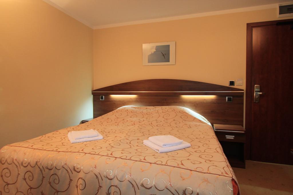 Willa Pod Skrzydlami Hotel Międzybrodzie Bialskie Buitenkant foto
