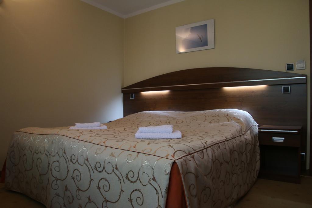 Willa Pod Skrzydlami Hotel Międzybrodzie Bialskie Buitenkant foto