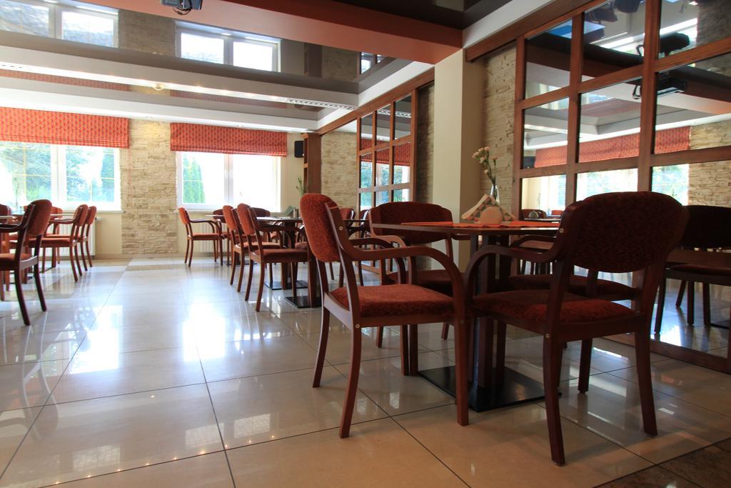 Willa Pod Skrzydlami Hotel Międzybrodzie Bialskie Buitenkant foto