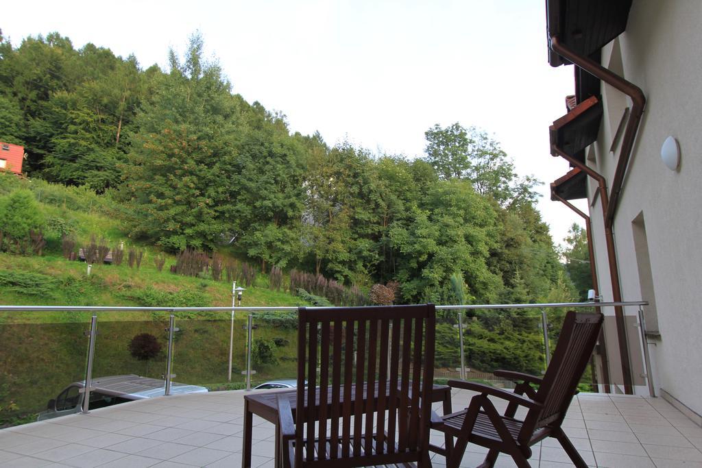 Willa Pod Skrzydlami Hotel Międzybrodzie Bialskie Buitenkant foto