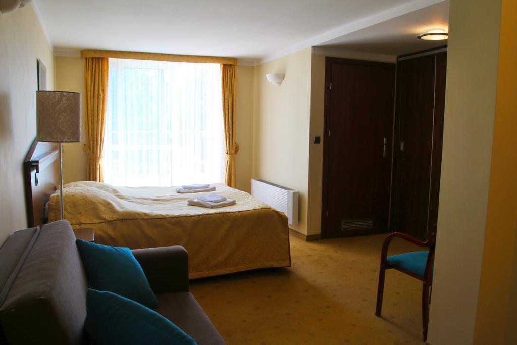 Willa Pod Skrzydlami Hotel Międzybrodzie Bialskie Buitenkant foto