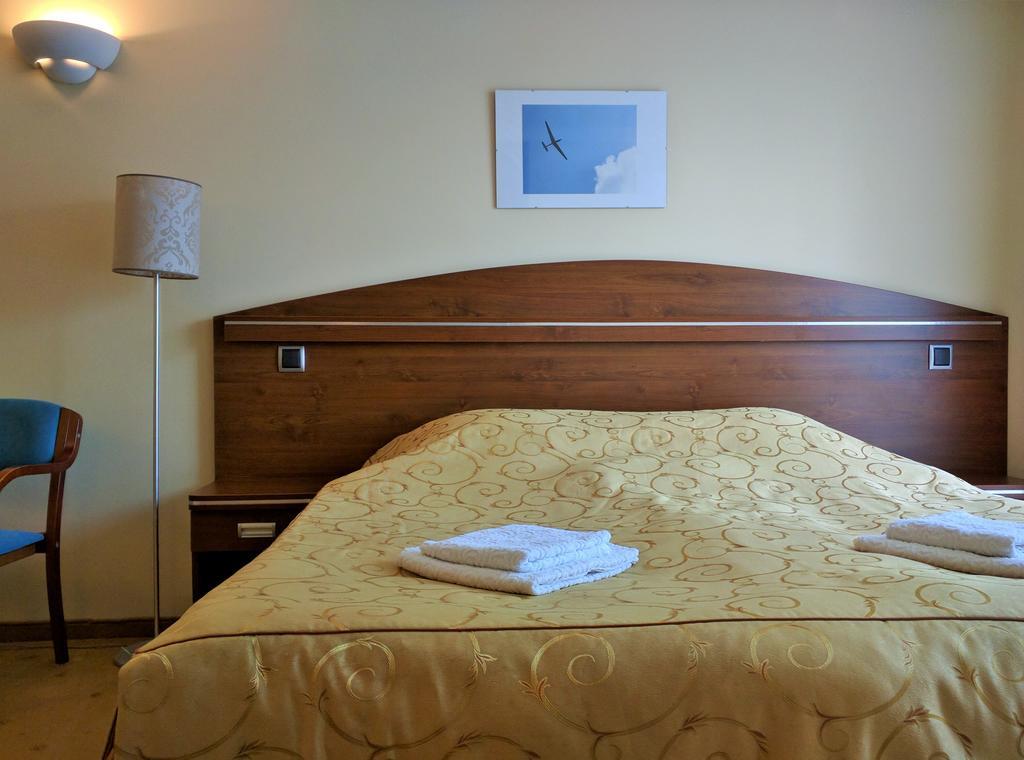 Willa Pod Skrzydlami Hotel Międzybrodzie Bialskie Buitenkant foto