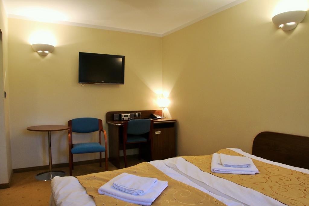Willa Pod Skrzydlami Hotel Międzybrodzie Bialskie Buitenkant foto