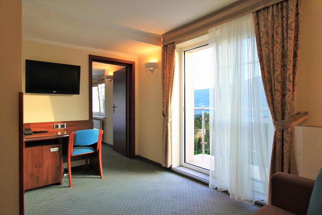 Willa Pod Skrzydlami Hotel Międzybrodzie Bialskie Buitenkant foto