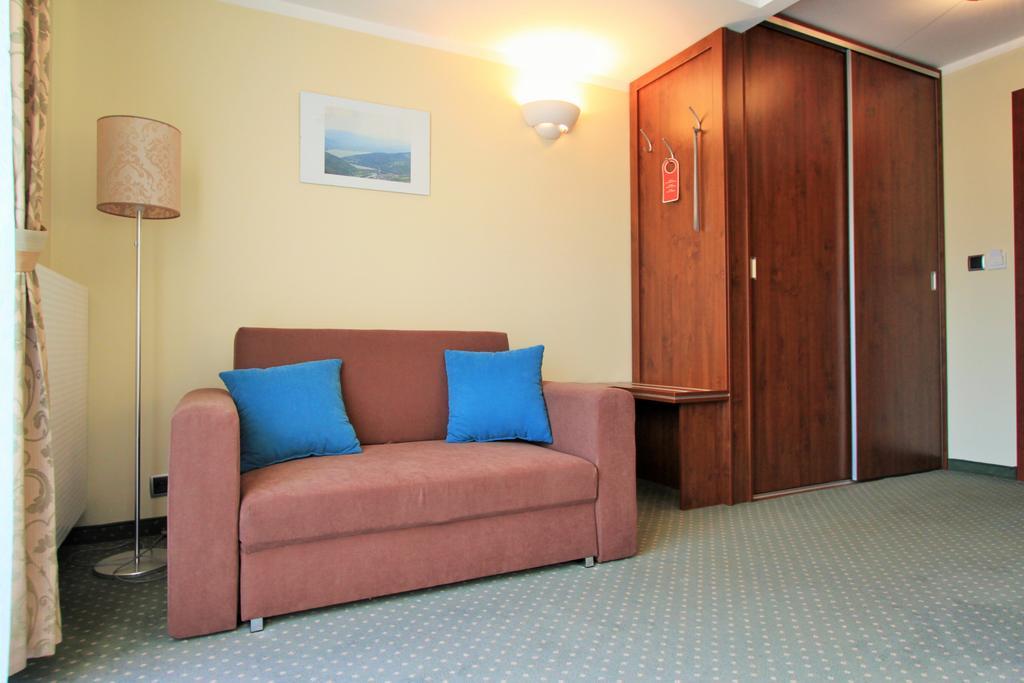 Willa Pod Skrzydlami Hotel Międzybrodzie Bialskie Buitenkant foto